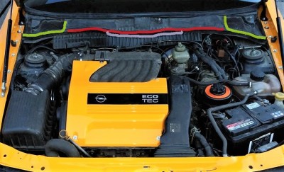 Klick um die Datei 16.02.2018-Motorraum_und_Xenon.jpg in voller Größe zu öffnen
