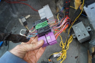 Klick um die Datei 2017-04-15 14-39 Ausbau Armaturenbrett 13.jpg in voller Größe zu öffnen