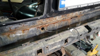 Klick um die Datei 2018-07-26 13-56 Rost im Heck 7.jpg in voller Größe zu öffnen