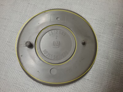 Klick um die Datei Emblem Motorhaube, Rückseite.jpg in voller Größe zu öffnen