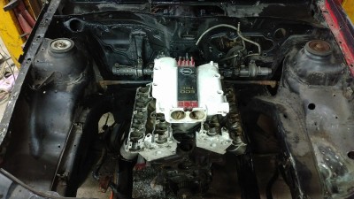Klick um die Datei hatchback projekt 2 motorraum.jpg in voller Größe zu öffnen