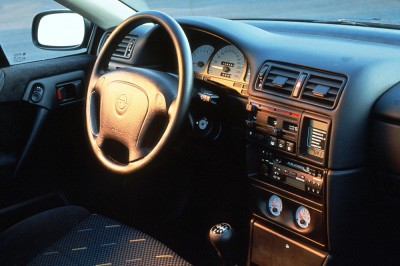 Klick um die Datei interior-Opel-Calibra-1995–96.jpg in voller Größe zu öffnen