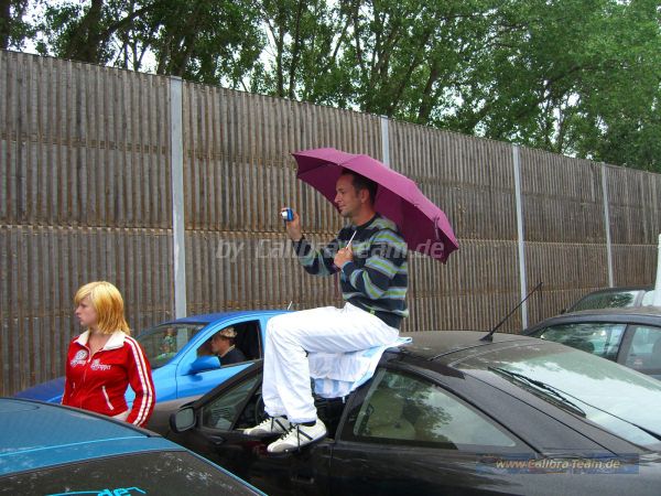 Kessy mit Schirm auf privater 