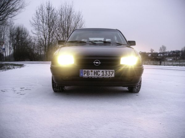 So mein auto...Astra-F-CC von 1994...60PS ROSTFREI!!!
(wenn er gro ist, will er n cali werden ;-P)